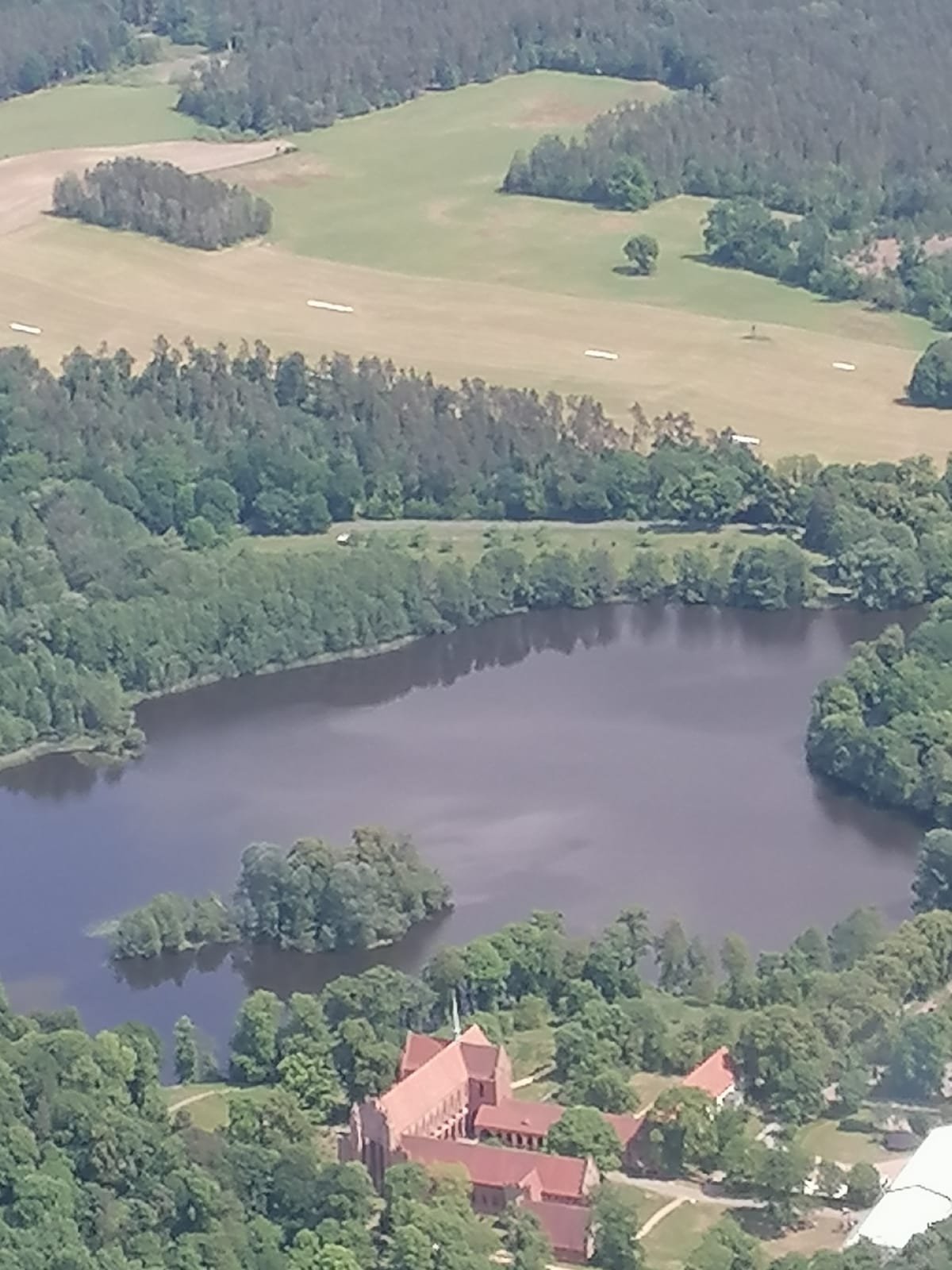 Foto vom Amtssee und Kloster Chorin aus der Luft fotografiert
