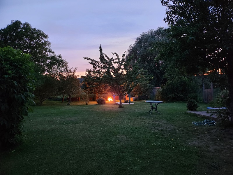 Lagerfeuer im Garten